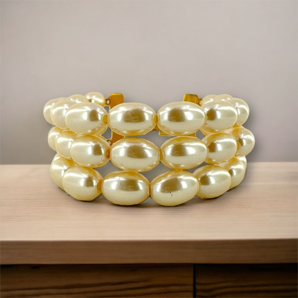 Three Strands Imitation Pearls Beaded Bracelet Gold Plated Fold Over Clasp
